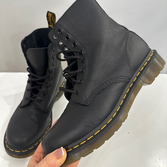 Dr. Martens 1460 Pascal Black Leather Boots š¤ - Picture 3 of 16